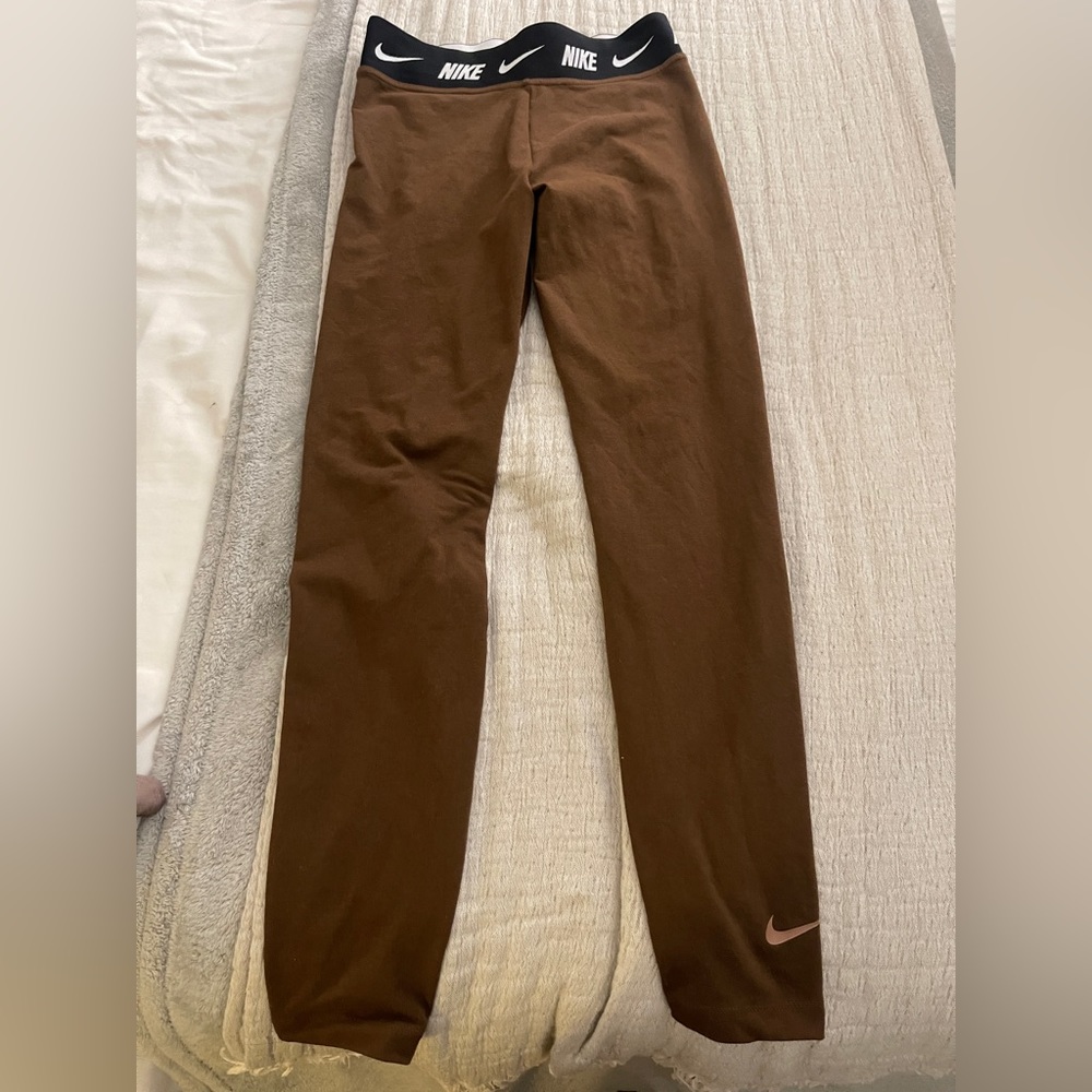 Nike pro leggings (size M)